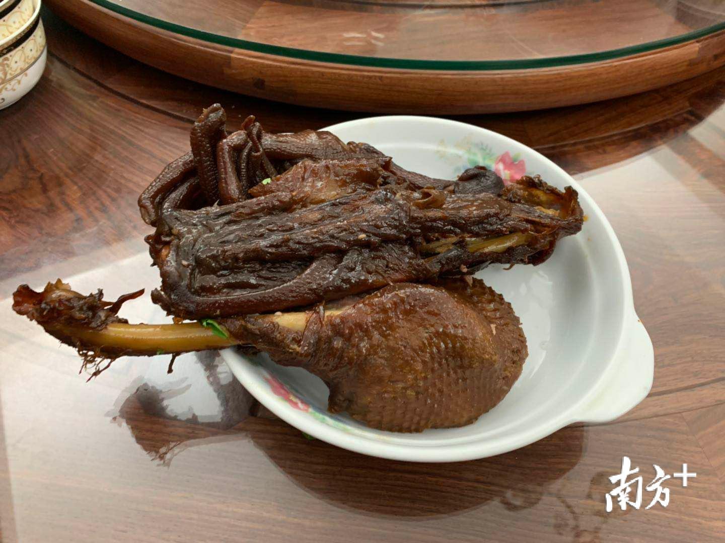 潮汕卤鹅。