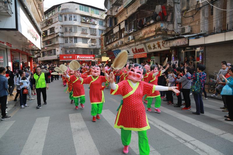 年味十足肇庆封开举行民俗闹春大巡游