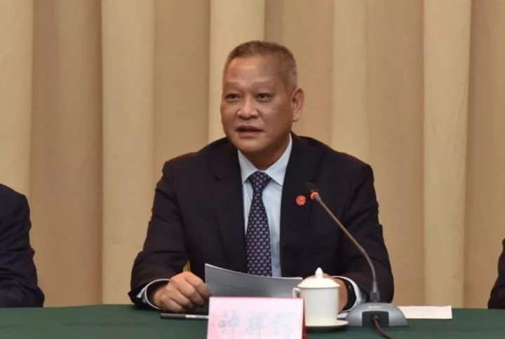 受市委书记方利旭委托,市委副书记钟挥锷在座谈会上向出席的所有嘉宾