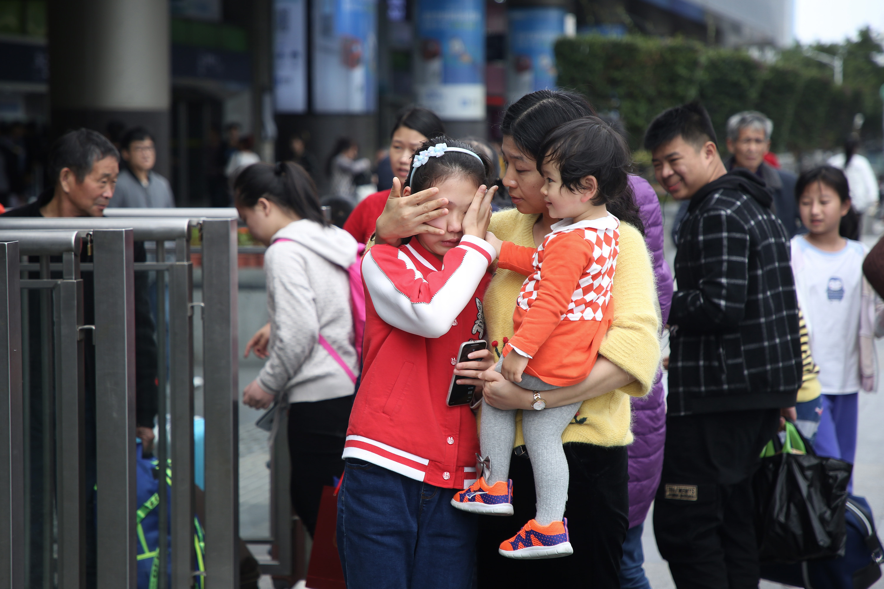 图集|假期结束,深圳火车站感人一幕幕