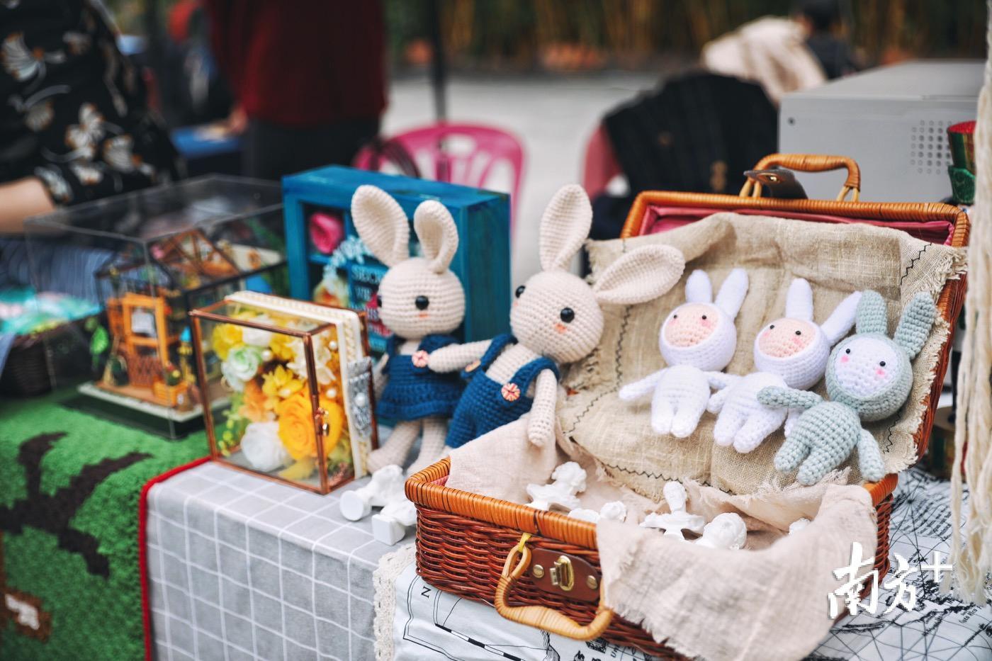 各种萌萌哒的手作小物品。陈洁纯 摄