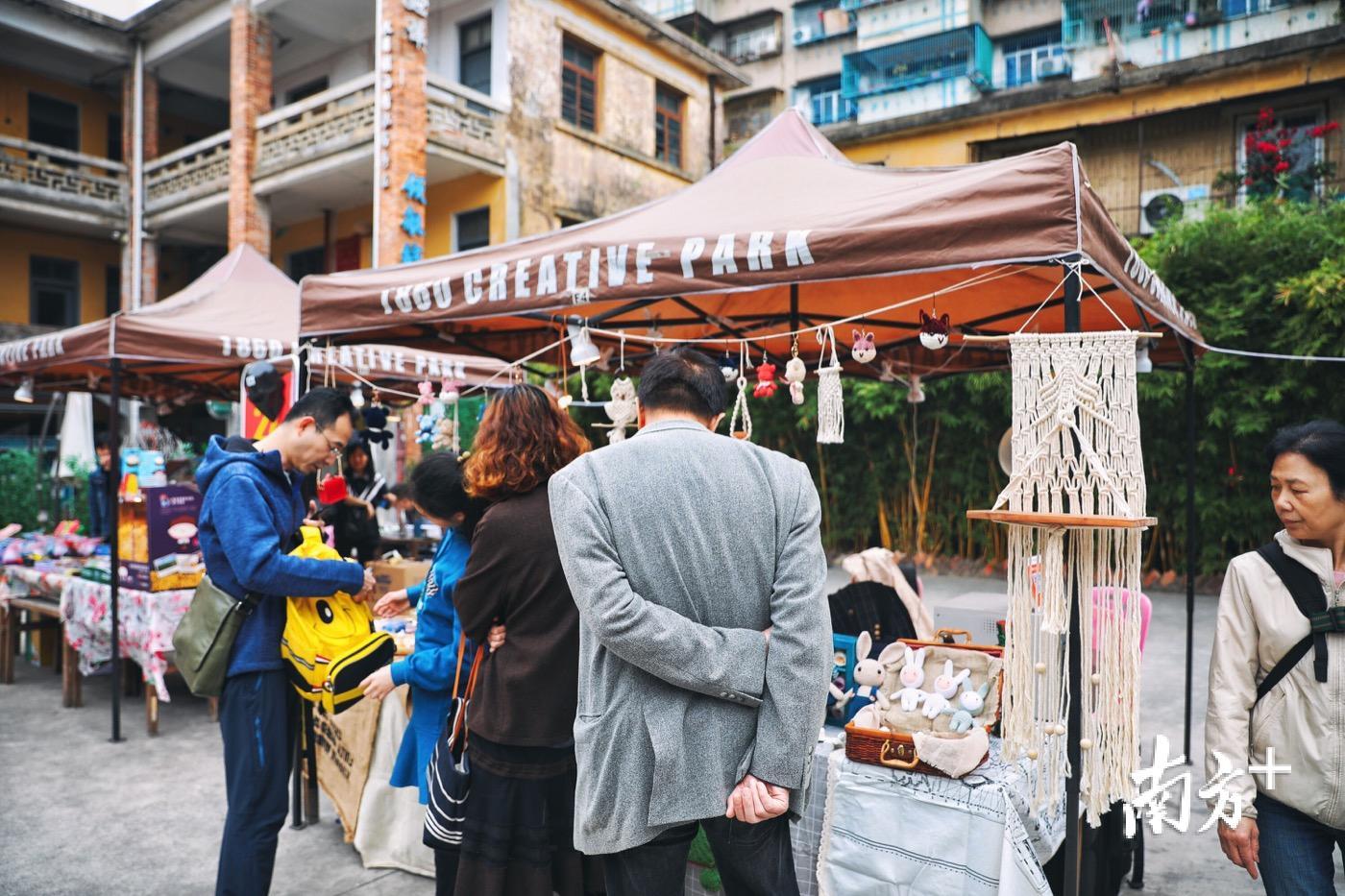 创意集市是1860文化创意园区的招牌活动。陈洁纯 摄