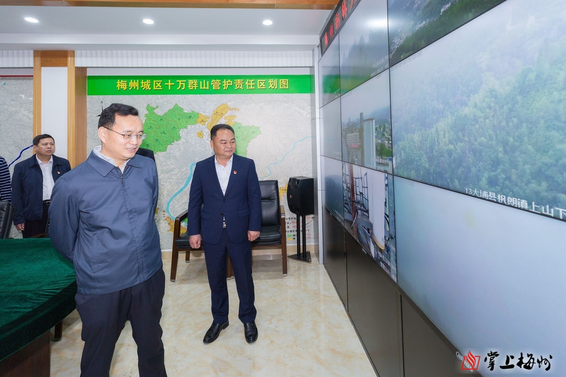 张爱军在市林业局慰问,并了解节日期间护林防火情况 张爱军在市林业局慰问,并了解节日期间护林防火情况