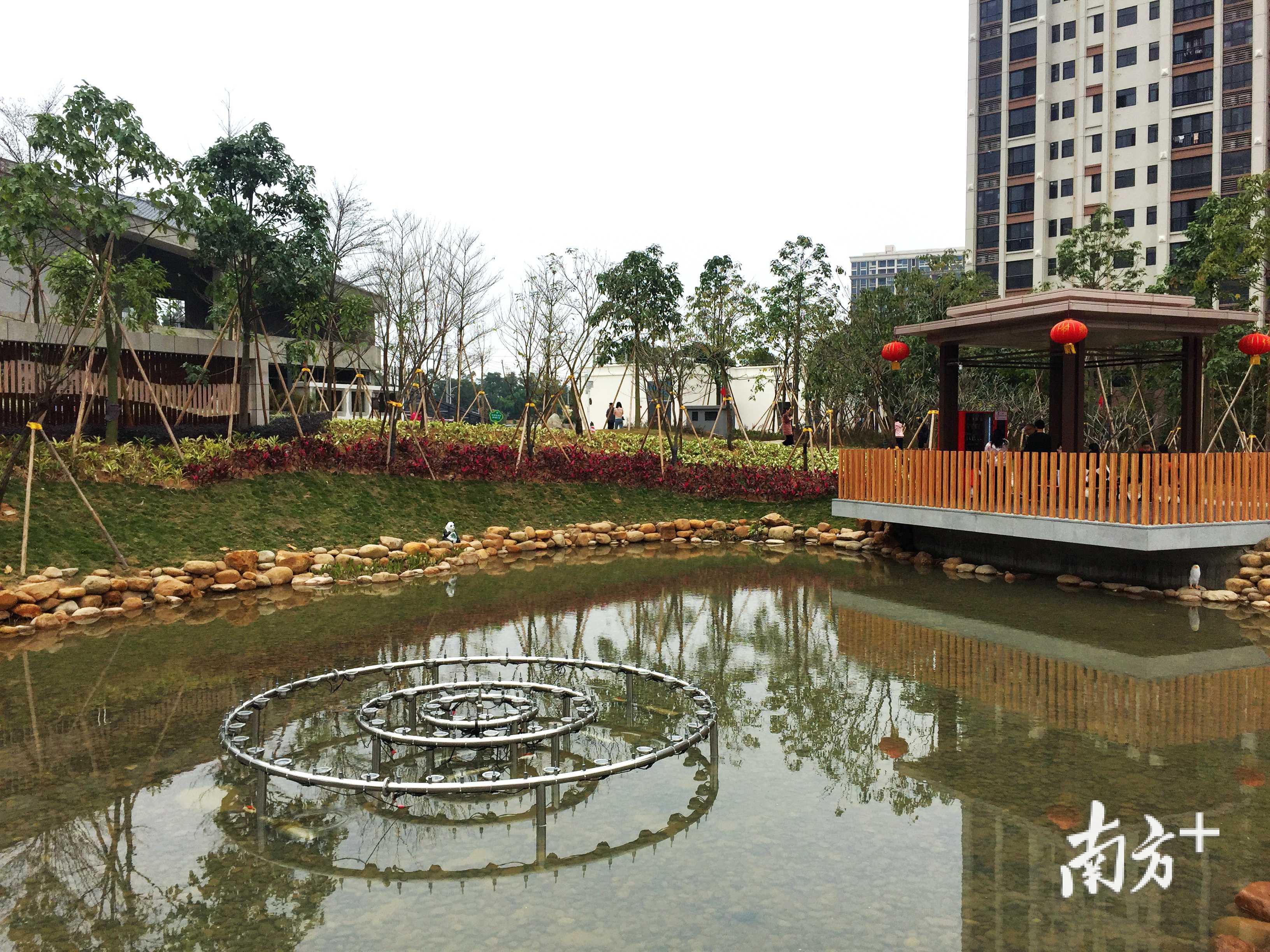 改造后的东山公园加入许多现代城市园林元素，体现出了“显山、露水、透绿”的自然生态城市景观。