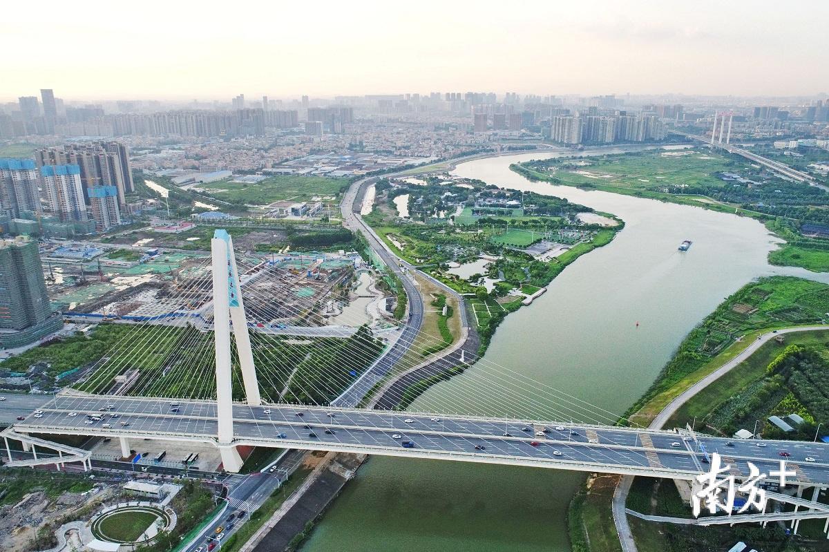 朱伟表示,三龙湾将在加强市级统筹、加强机制体制方面走在全市前列,践行新发展理念,在成为粤港澳大湾区主阵地上下功夫,吸引全球各地的创新资源要素集聚。南方日报记者 戴嘉信 摄 朱伟表示,三龙湾将在加强市级统筹、加强机制体制方面走在全市前列,践行新发展理念,在成为粤港澳大湾区主阵地上下功夫,吸引全球各地的创新资源要素集聚。南方日报记者 戴嘉信 摄