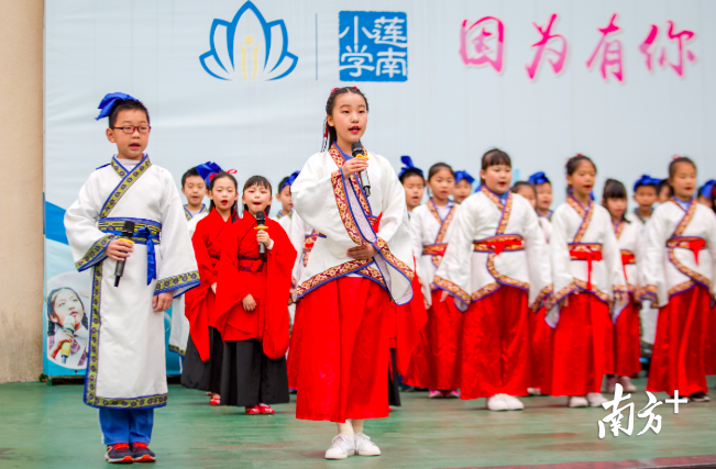 罗湖区莲南小学升旗课程。 罗湖区莲南小学升旗课程。