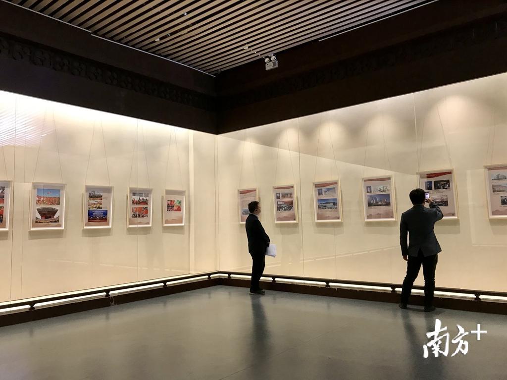 本次图片展设置124个展板展出400余幅图片。 本次图片展设置124个展板展出400余幅图片。