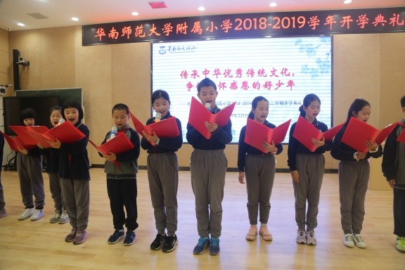 诗朗诵《我爱你,中国!》。 诗朗诵《我爱你,中国!》。