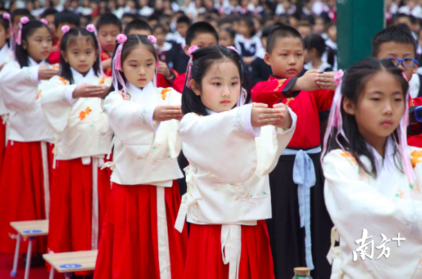 福田区莲花小学开学典礼。朱洪波/摄 福田区莲花小学开学典礼。朱洪波/摄
