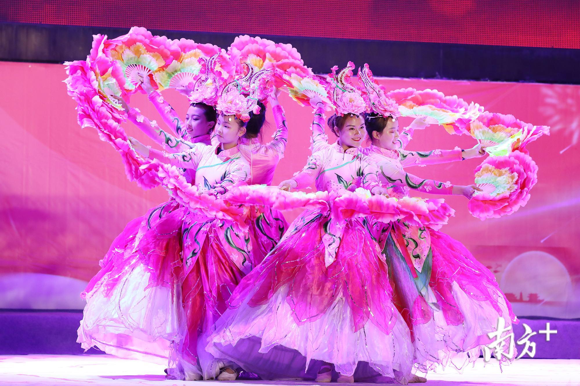 图为歌伴舞《锦绣前程》