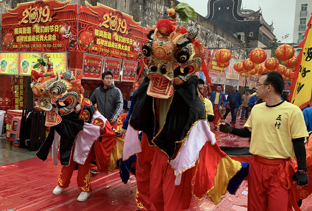 舞麒麟猜字谜尝美食百年历史茂盛世居迎来首届元宵庙会