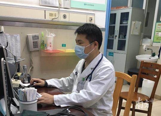 殷家宜在急诊诊室工作。