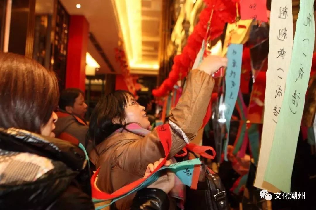 ▲猜灯谜 ▲猜灯谜