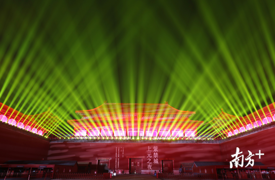 午门-雁翅楼“紫禁城上元之夜”灯效。 午门-雁翅楼“紫禁城上元之夜”灯效。