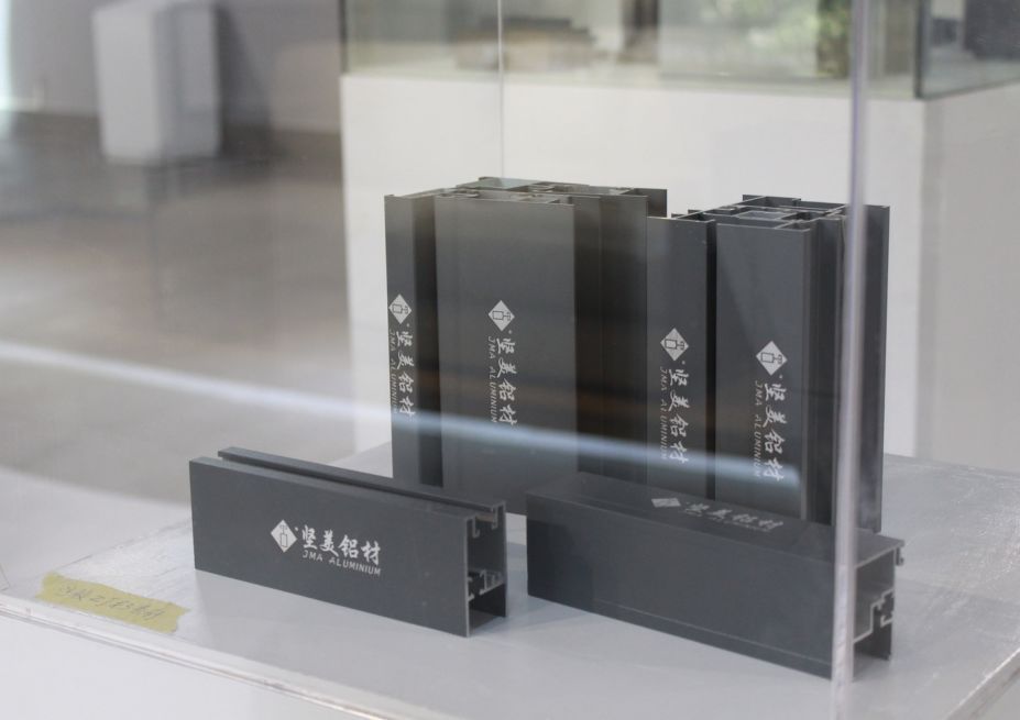 大沥街坊熟悉的坚美铝材，全球十大高楼里有半数都用它。