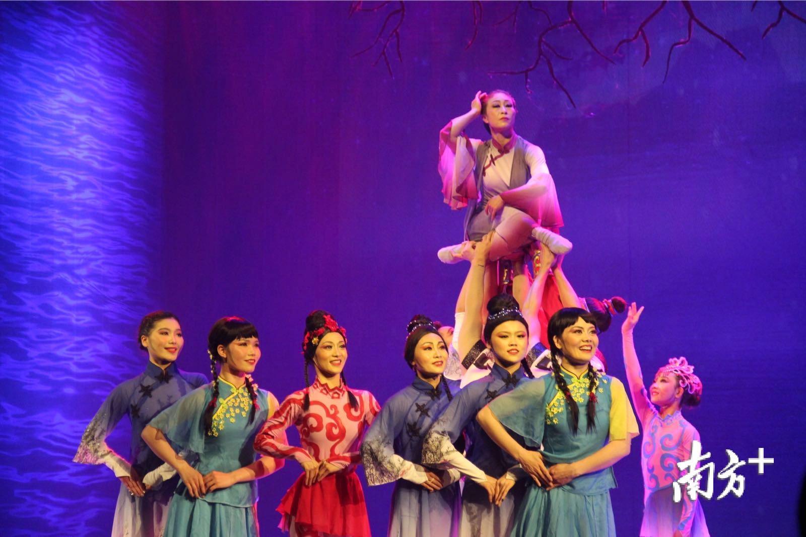 连续两晚的演出，现场都坐满了观众。