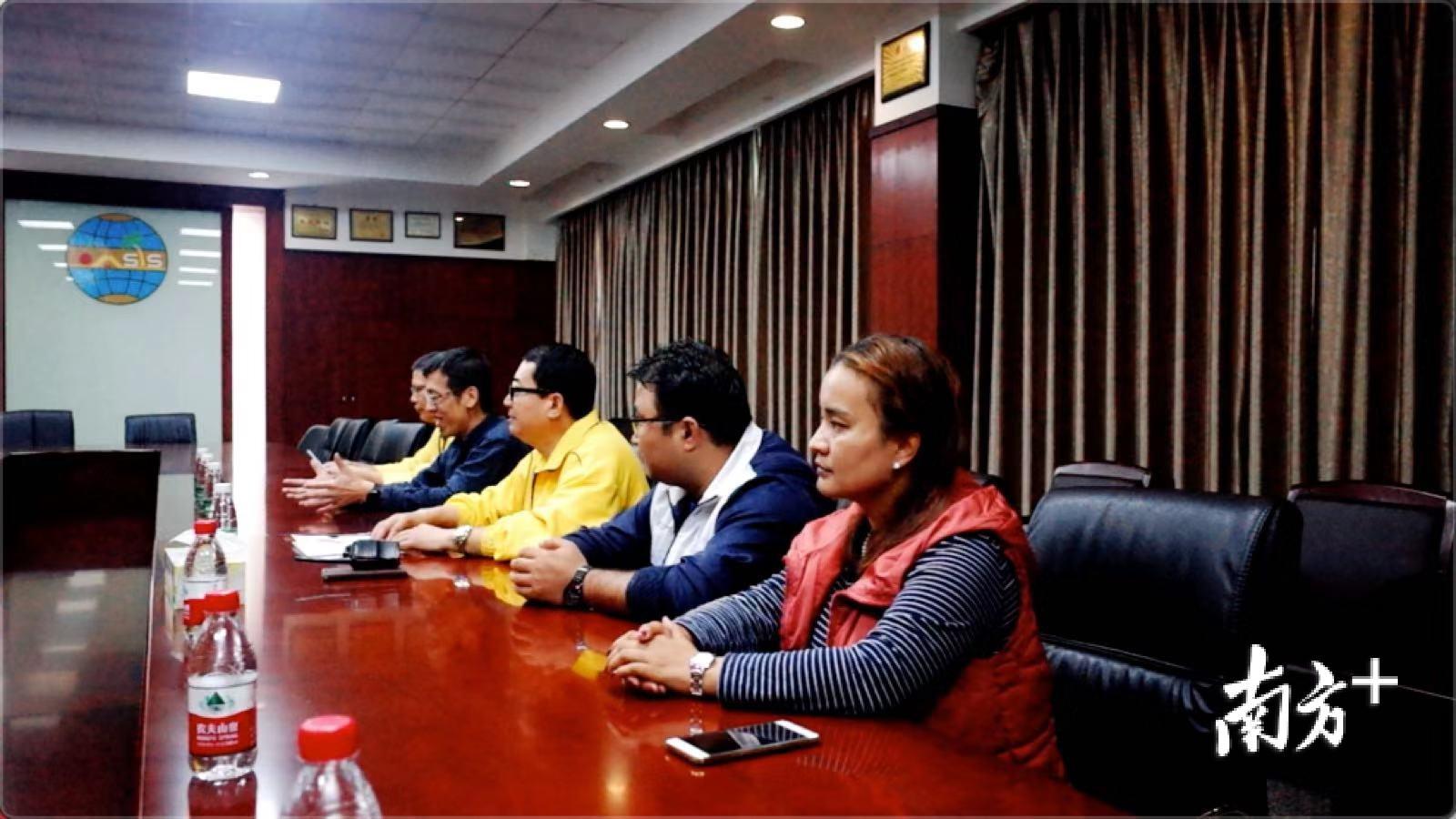 木扎铁扎艾力（右二）和布阿依西木·外力（右一）