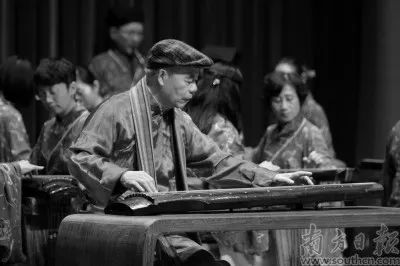 “岭南琴脉——谢导秀师生古琴音乐会”上师生共同演奏 “岭南琴脉——谢导秀师生古琴音乐会”上师生共同演奏