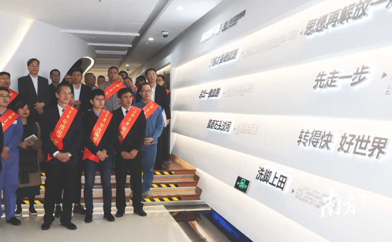 南粤工匠参观珠三角工匠精神展示馆。 南粤工匠参观珠三角工匠精神展示馆。