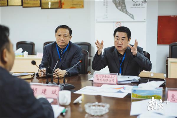 解决企业困难“直通车”活动现场。