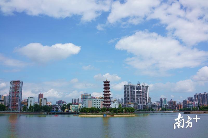 碧水蓝天美韶城。童铜韶