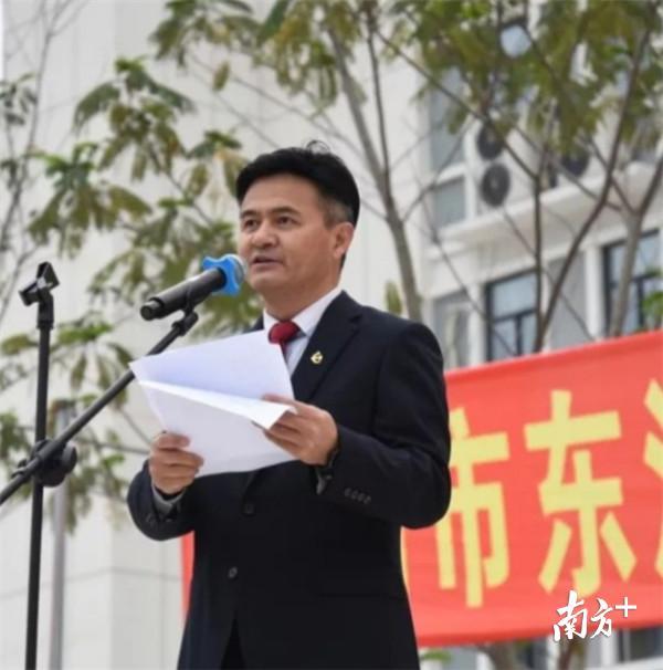 春光与青春同在,梦想与追梦齐飞4,惠州市东江高级中学校长谢振中