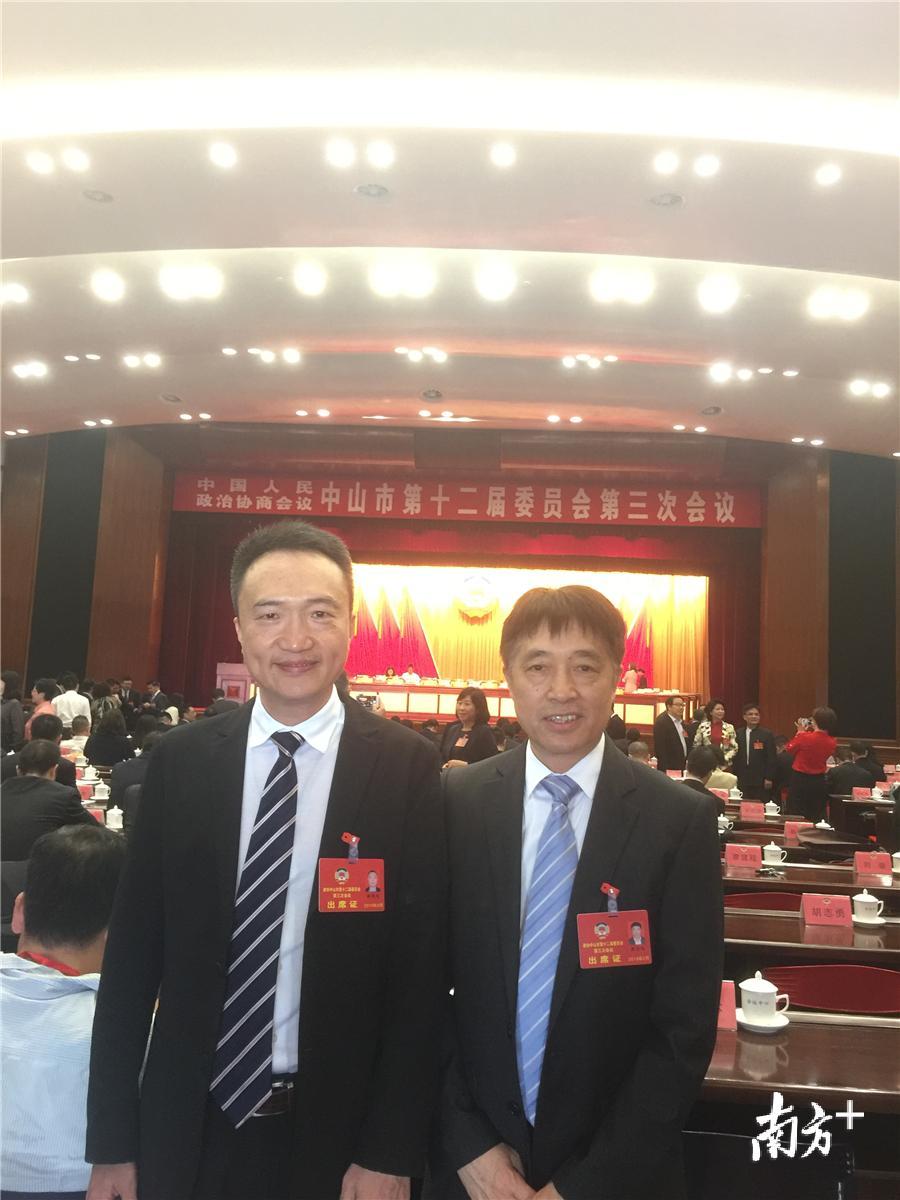 林伟东参加政协中山市第十二届委员会第三次会议(左一为林伟东) 林伟东参加政协中山市第十二届委员会第三次会议(左一为林伟东)