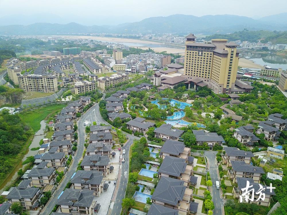 国家4A级旅游景区广东鹿湖温泉度假村。（南方日报记者 何森垚 摄）国家4A级旅游景区广东鹿湖温泉度假村。（南方日报记者 何森垚 摄）