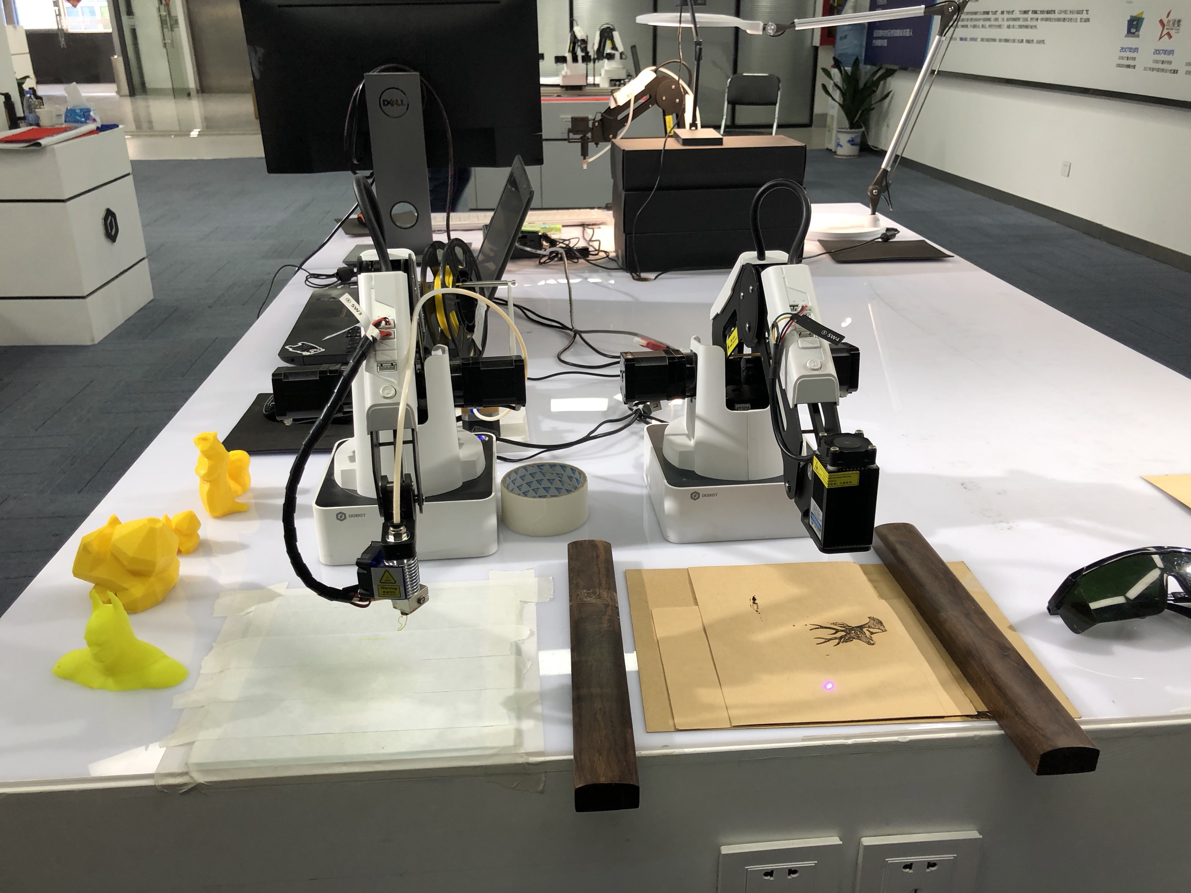 深圳越疆机械臂可做3D打印、激光雕刻等