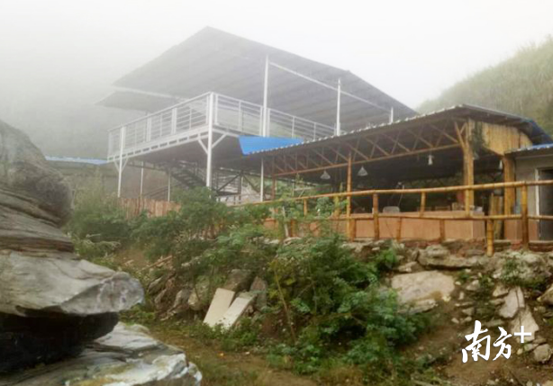 图为谭卫坚规划建设中的农家乐园。 图为谭卫坚规划建设中的农家乐园。