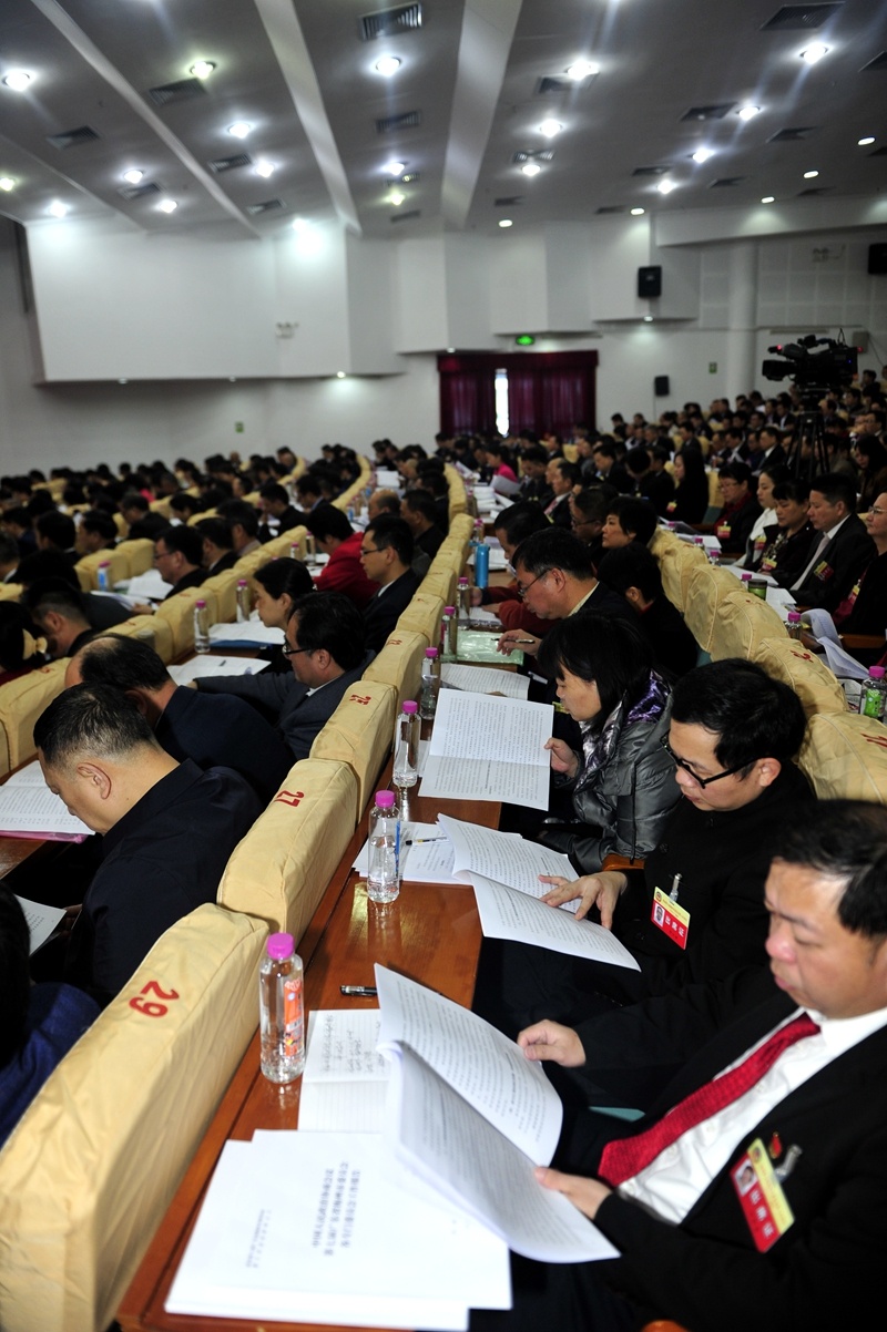 现场直击梅州市政协七届三次会议开幕