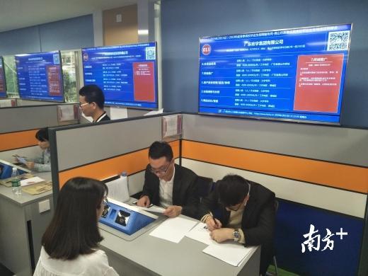 佛山节后首场应届生招聘会现场。华声宇摄