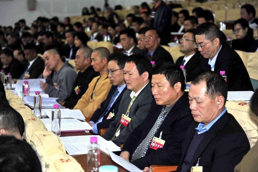 现场直击梅州市政协七届三次会议开幕