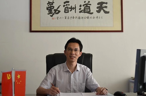 广州市南沙区金隆小学校长李明秋。