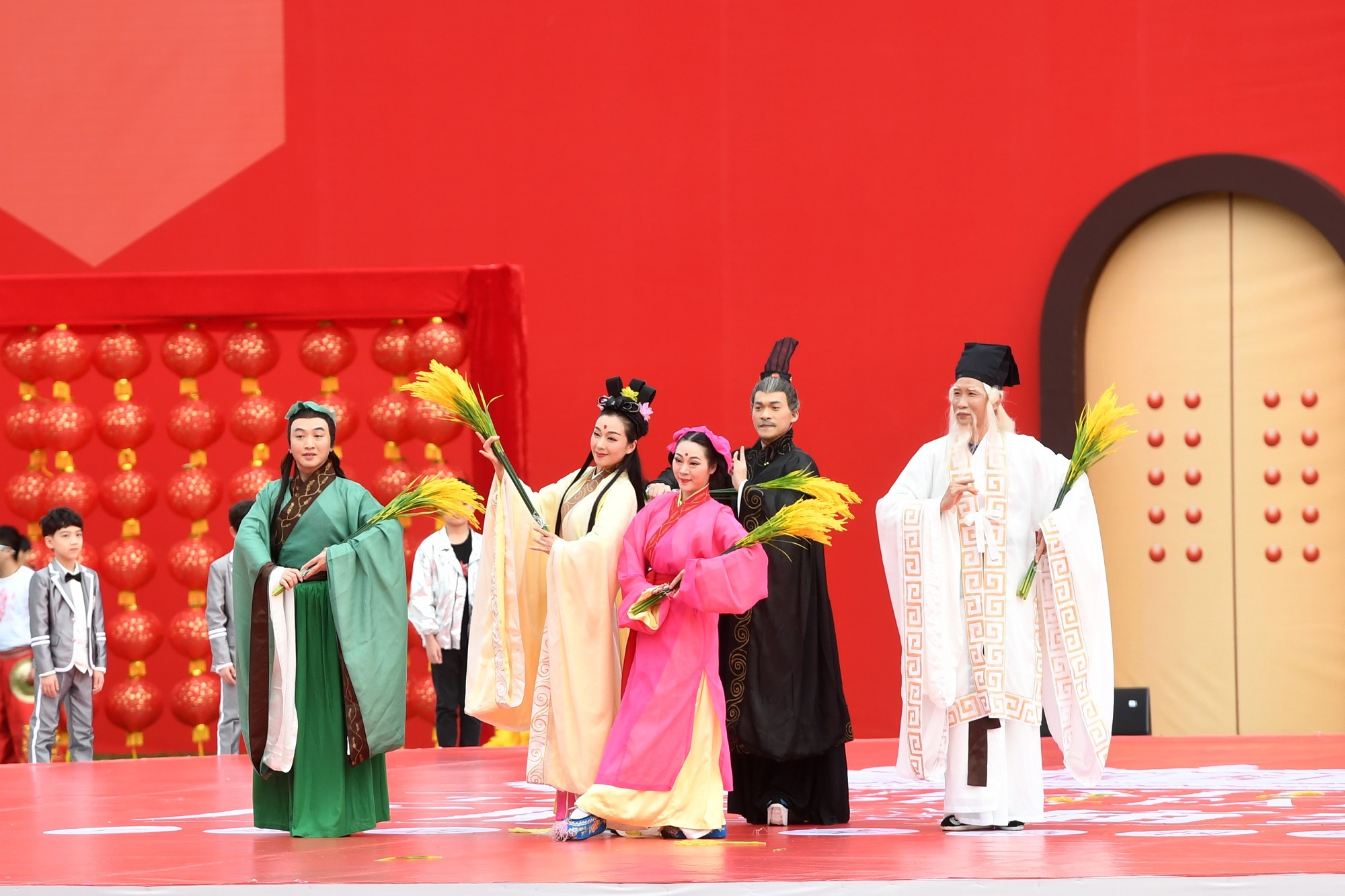 粤剧演员参加广府庙会巡游