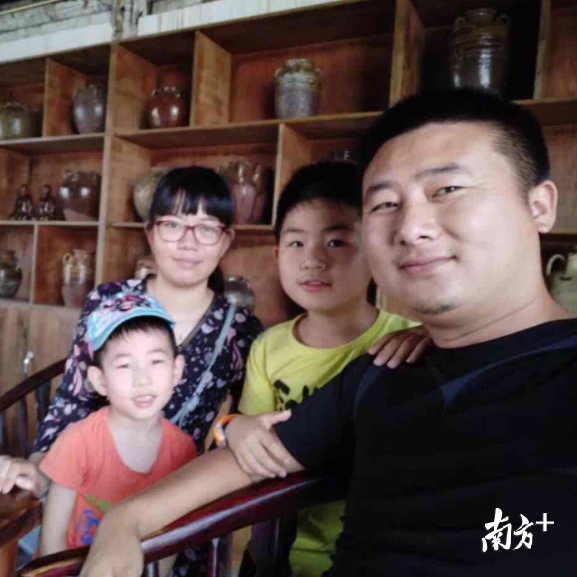 深夜里走失老人全身淋湿冻得发抖 这名热心市民举动很暖心 南方plus 南方 深夜里走失老人全身淋湿冻得发抖 这名热心市民举动很暖心 南方plus 南方
