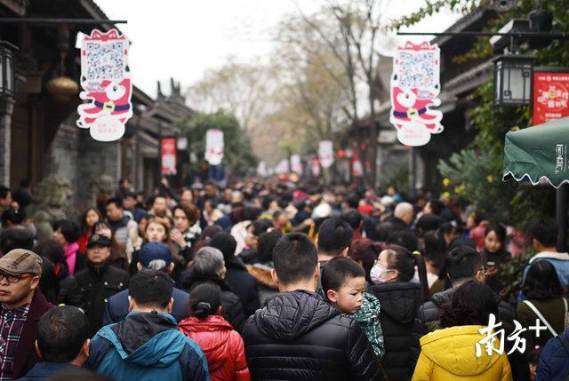 成都宽窄巷子 新华社资料图