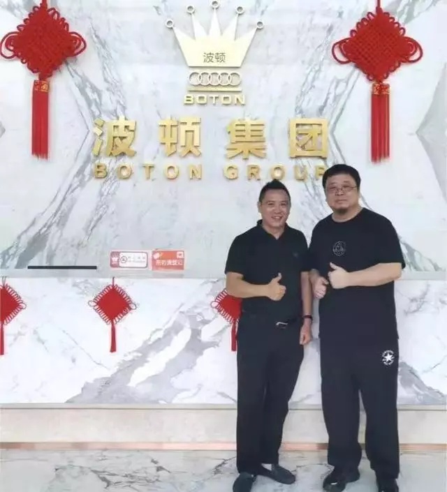 罗永浩和波顿集团旗下吉瑞科技CEO刘秋明合照。