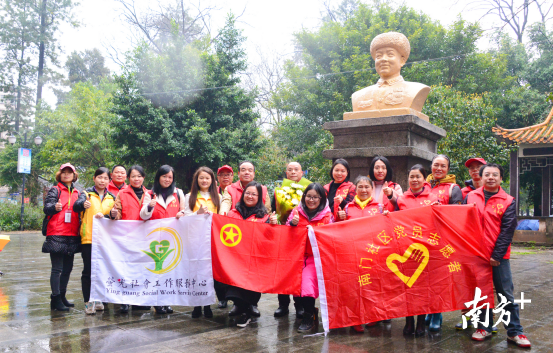 平凡的好人、默默奉献的志愿者，成为了连州的文明之花。全媒体记者黄津 摄