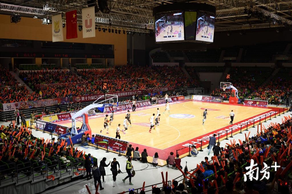 汕头大学体育馆是国际一流场馆，拥有奥运标准游泳池和美国NBA标准篮球场馆。