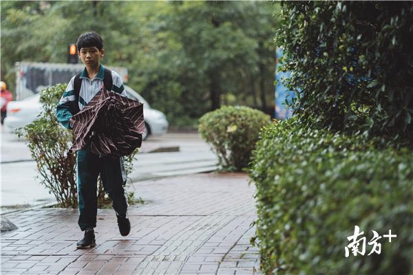 近两日惠州一直持续小雨。 近两日惠州一直持续小雨。