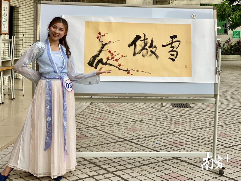 来自佛冈县第三小学的语文教师朱小丹是优秀女教师的代表之一。