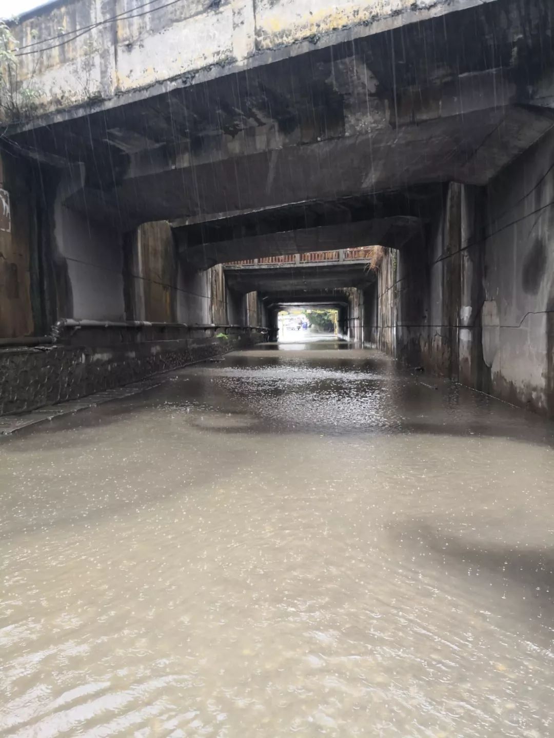 乌石电厂交通中断。林生 摄 乌石电厂交通中断。林生 摄