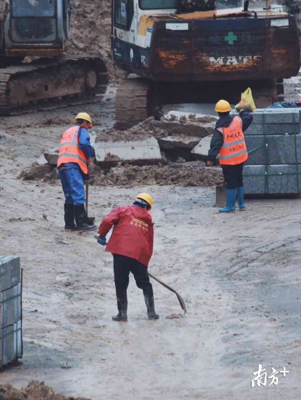 图集| 风雨中最美身影
