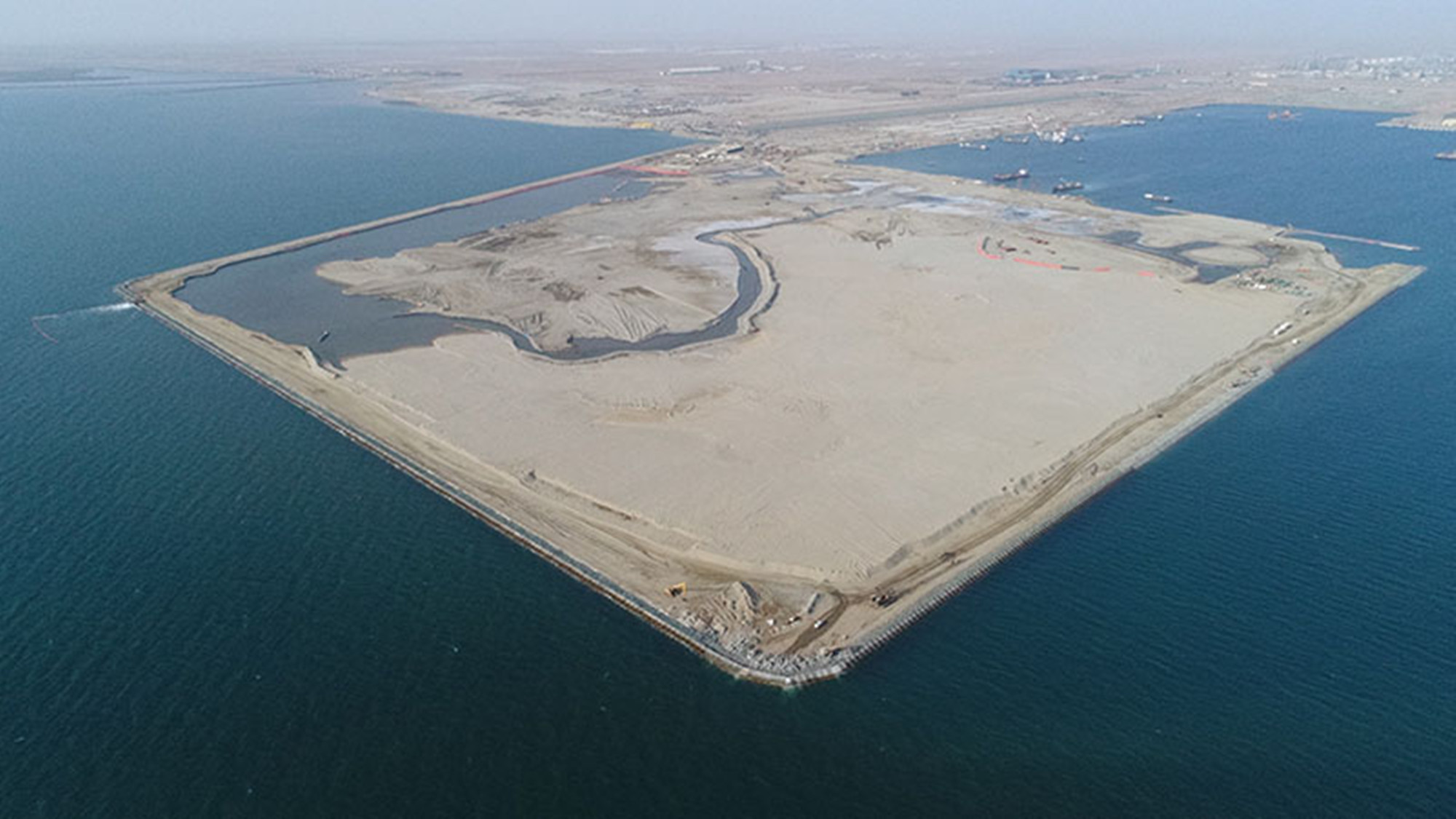 沙特吉赞经济城人工岛护岸施工 沙特吉赞经济城人工岛护岸施工