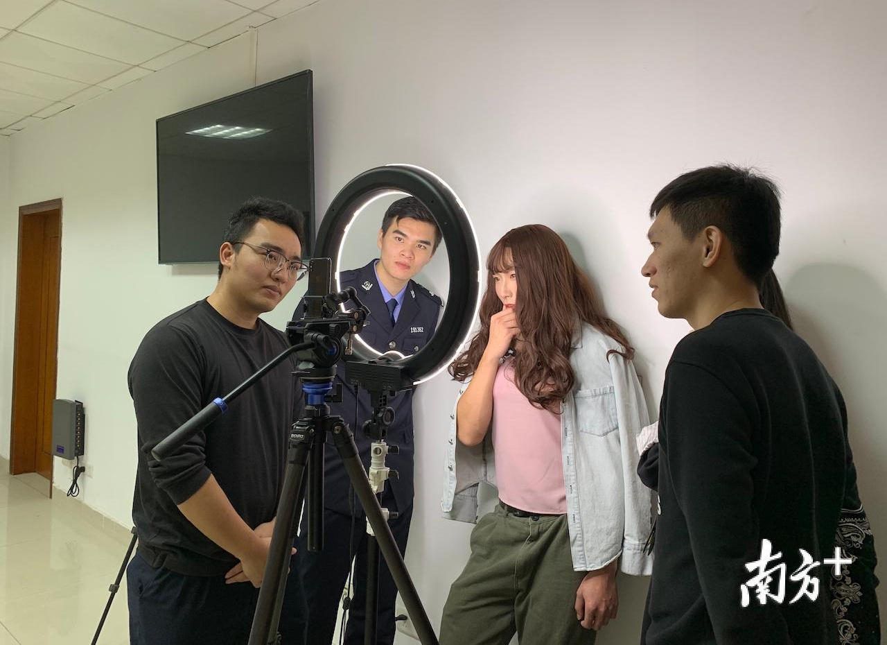 主创团队的男警官们。受访者供图 主创团队的男警官们。受访者供图