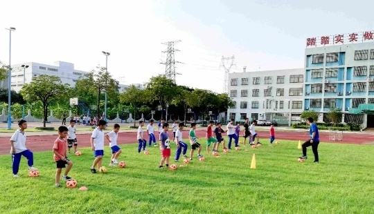 旋风足球兴趣拓展课 旋风足球兴趣拓展课