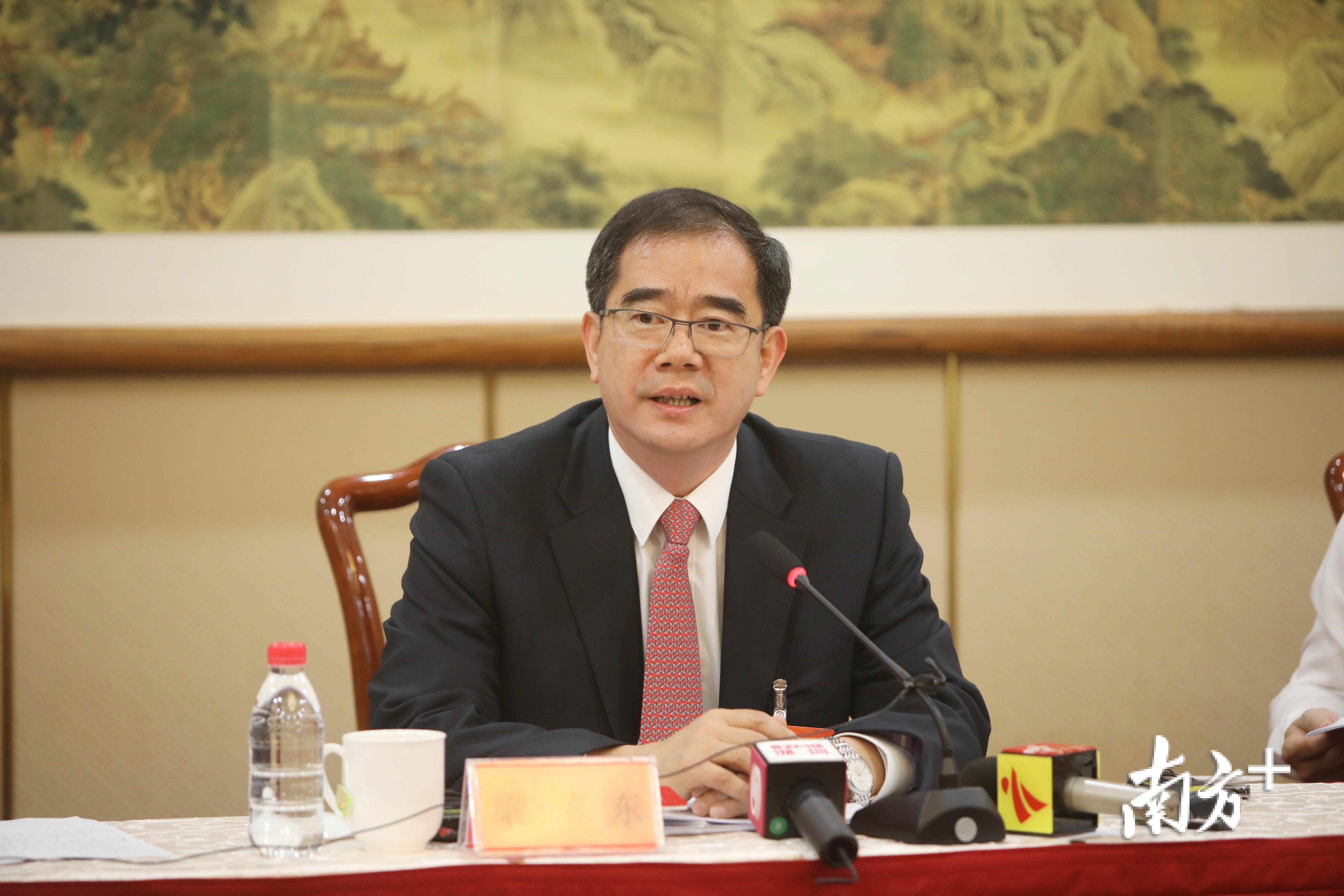 视频|对话东莞市委书记梁维东: 把先进制造业作为东莞发展的最主要