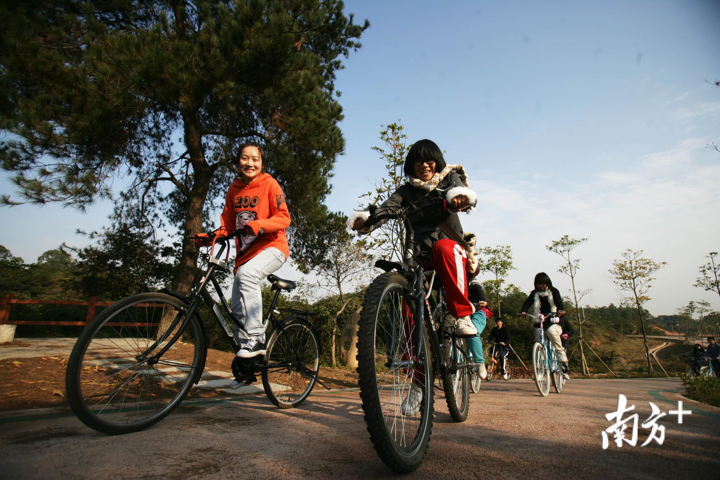 云东海湿地位于风景秀丽的北江之滨，既有“颜值”，又有“实力”。因为它不仅美，还是铁人三项比赛中的自行车赛道与休闲绿道。（卢奕诚 摄）