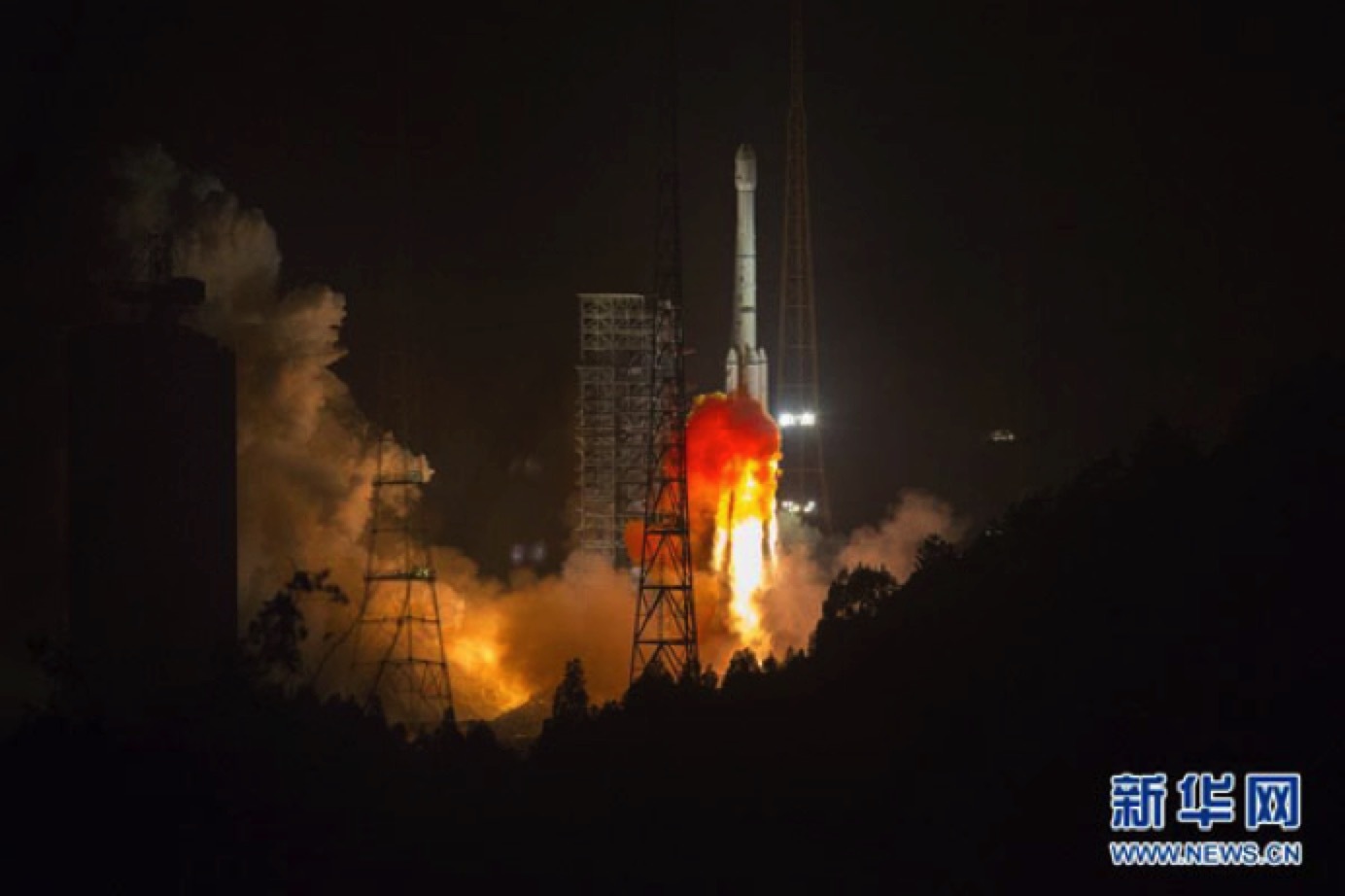 2017年12月11日0时40分，我国在西昌卫星发射中心用长征三号乙运载火箭成功发射阿尔及利亚一号通信卫星，卫星进入预定轨道